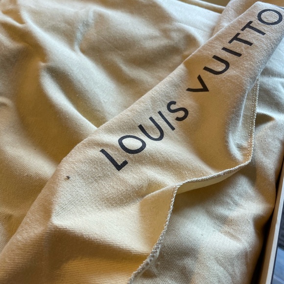 Authentic Louis Vuitton - Picture 5 of 5
